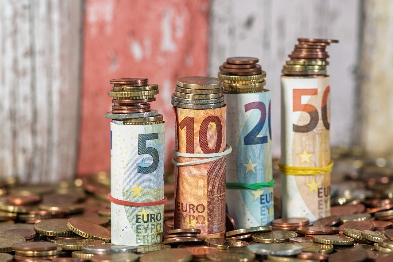 services-03 banknotes, currency, finance, euro, investment, inflation, loan, corruption, bribes, money, wealth, cashbox, business, savings, coins, cent, loose change