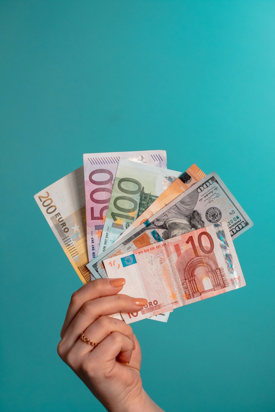 about-02 person-holding-fan-of-100-us-dollar-bill-8nppe0ylmn8