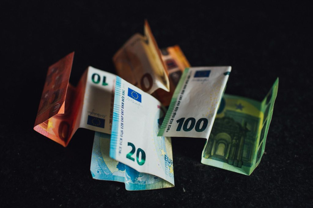 Comment investir 100 euros par mois pour débutants